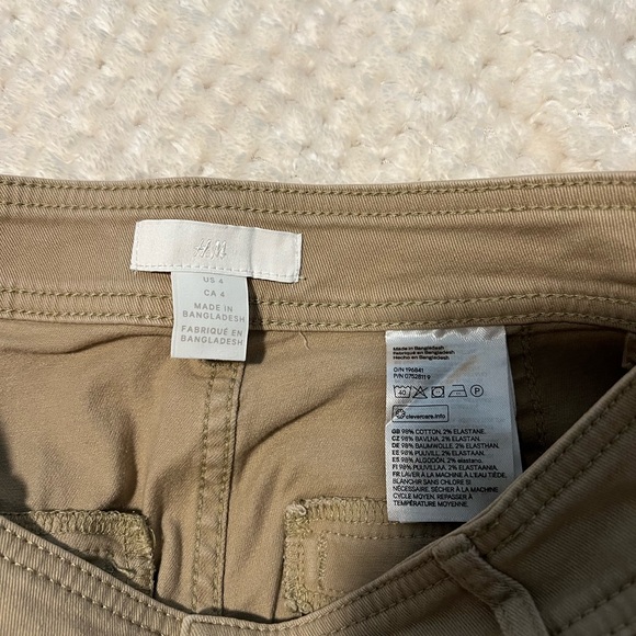 Casual Khaki Shorts - Picture 3 of 3